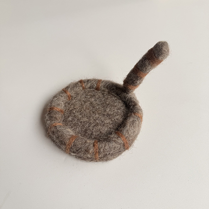 V888-ELOSUNG21783-202503111115-00 2 Pcs Brown Handmade Wool Felt Cat Coasters - Cute Tiger Design, Heat-Resistant Table Mats - Image 1