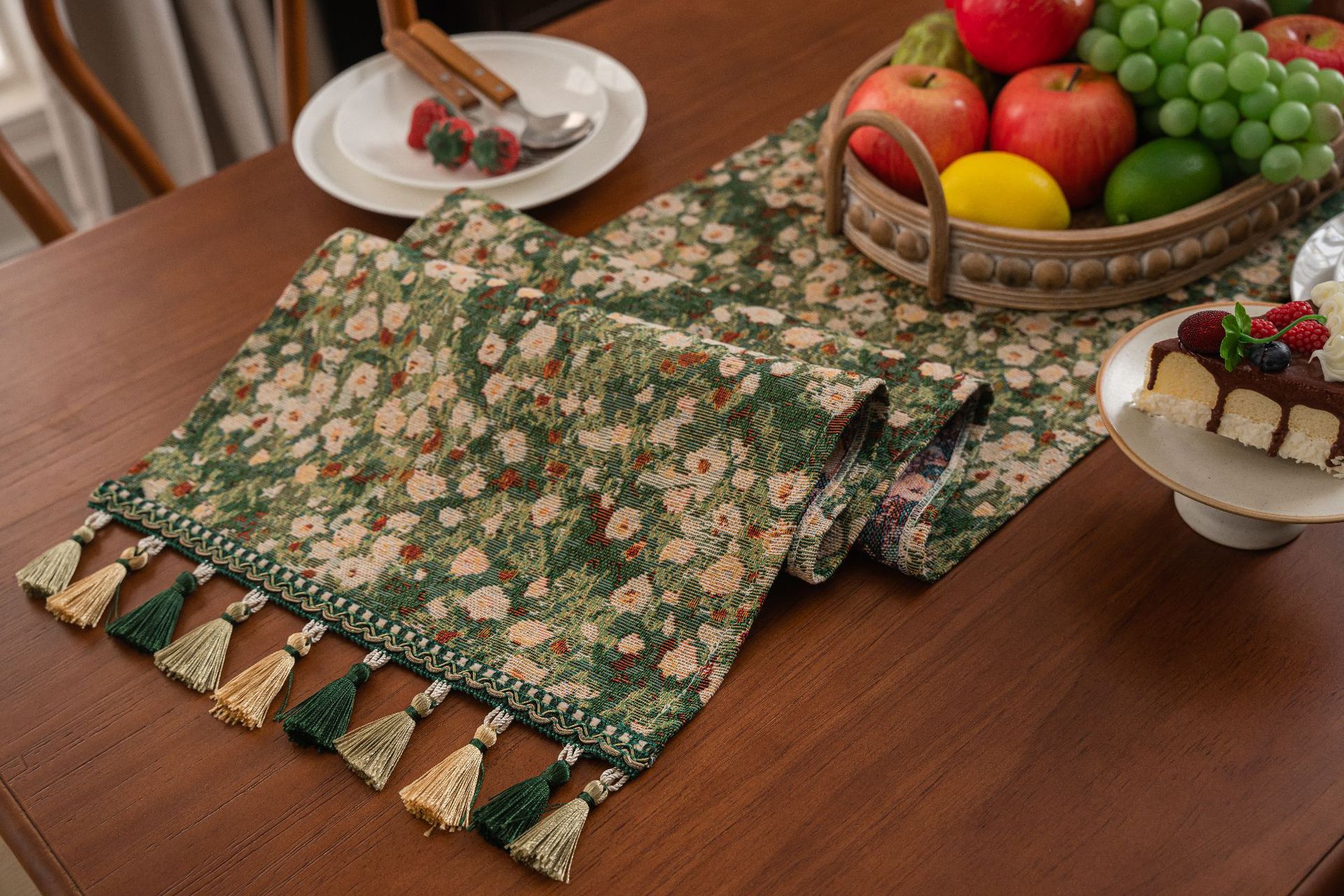 V888-ELOSUNG22364-202503251536-00 Floral Table Runner with Tassels - Jacquard Green Farmhouse Style (33x350cm) - Image 1