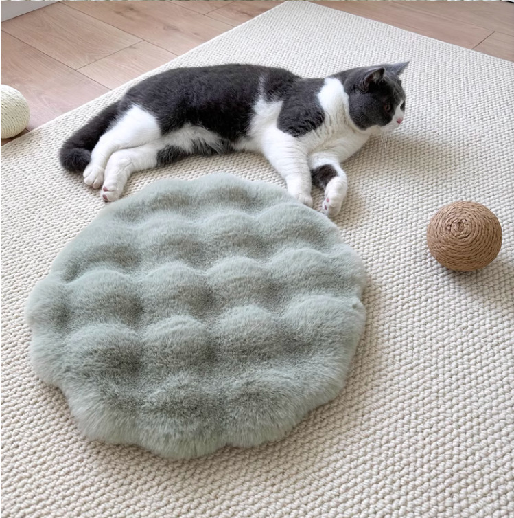 V888-ELOSUNG22816-202504031730-00 Matcha color Plush Round Cat Mat - Soft Faux Fur Sleeping Pad (40cm Diameter) - Image 1