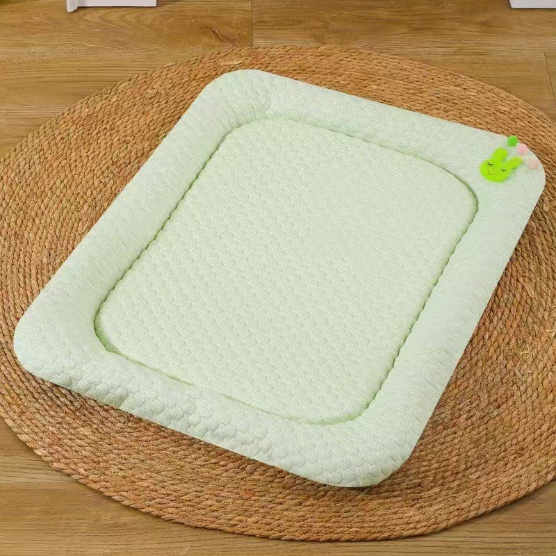 V888-ELOSUNG22866-202504141712-00 Green Breathable Cooling Pet Mat - Ice Bean Summer Bed for Small Dogs (S : 35x47cm) - Image 1