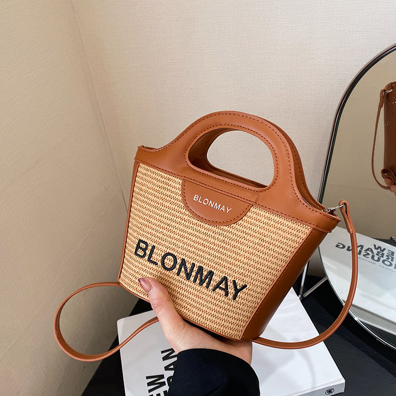 V888-ELOSUNG25005-202504141435-00 Small and lightweight brown BLONMAY bucket bag, perfect for everyday use - Image 1