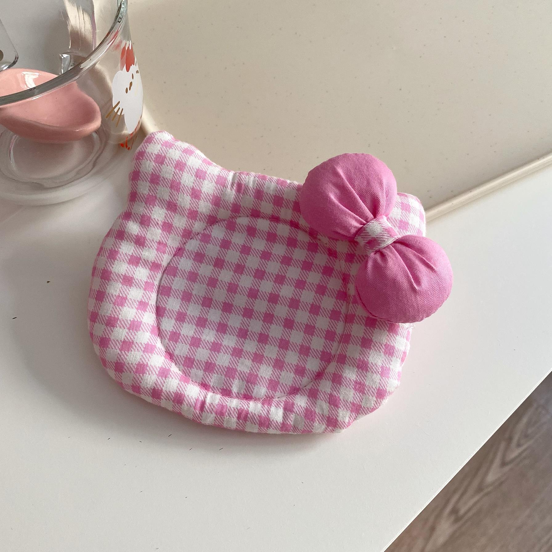 V888-ELOSUNG25286-202504211136-00 Korean INS Kitty Quilt Insulation Pad, Cute Fabric Kitchen Mat, Desktop Decoration (Pink plaid) - Image 1