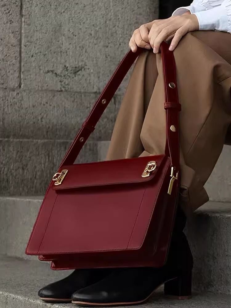 V888-ELOSUNG26252-202504211325-00 Red Premium Leather Underarm Bag with Elegant Accordion Design - Image 1