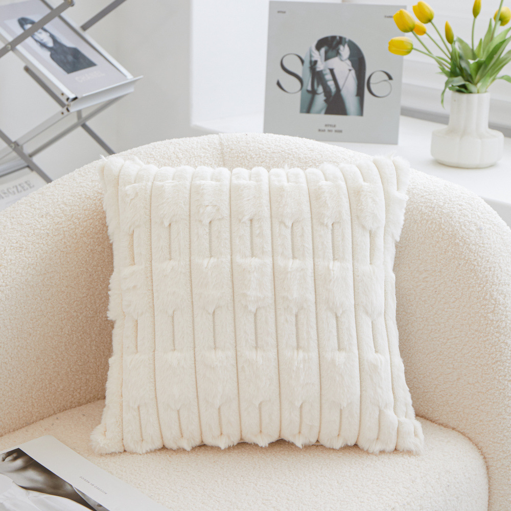 V888-ELOSUNG26938-202505191405-00 A pair of White Plush Faux Rabbit Fur Throw Pillow Cover - Textured Wheat Ear Design (45x45cm) - Image 1