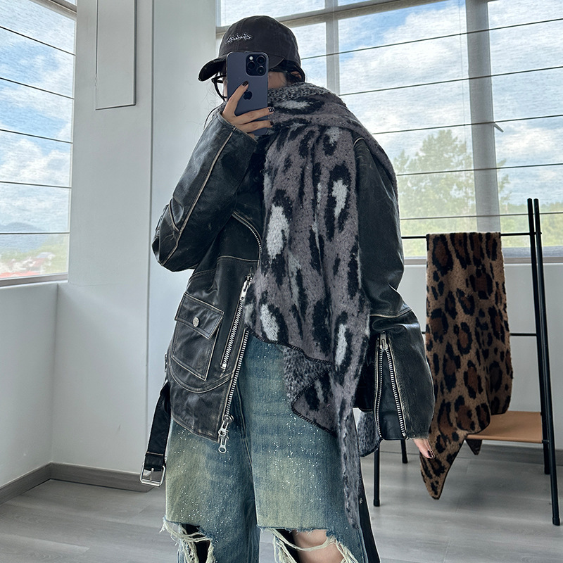 V888-ELOSUNG28395-202505131713-00 Grey Leopard Luxurious Thick Faux Cashmere Knitted Shawl - Versatile 55 x 210 cm Winter Scarf - Image 1