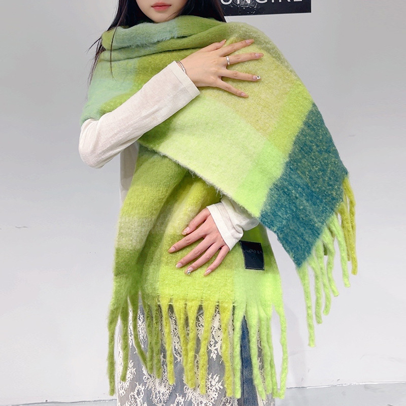 V888-ELOSUNG28400-202505131718-00 Green Classic Plaid Faux Cashmere Winter Scarf - Warm and Stylish 50 x 180 cm Design - Image 1