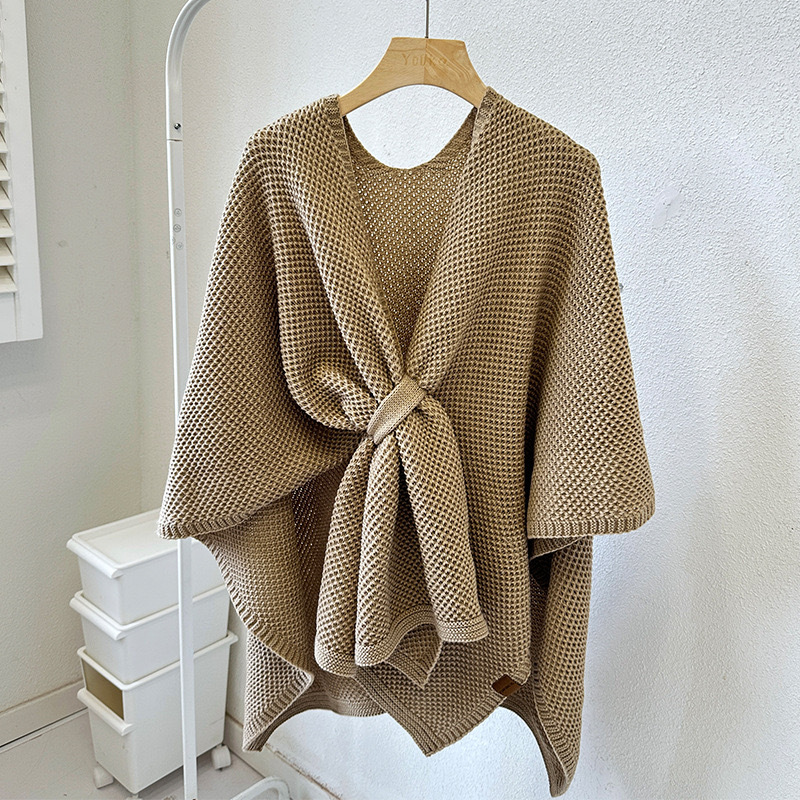 V888-ELOSUNG28424-202505131805-00 Camel-hair Color Luxurious Faux Cashmere Knitted Cape - Large Buckled 90 x 140 cm Women's Versatile Shawl - Image 1