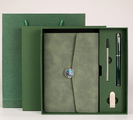 V888-ELOSUNG28574-202505151722-00 Green Premium A5 Three-Fold Notebook Gift Set with 16GB USB and Pen - Image 1
