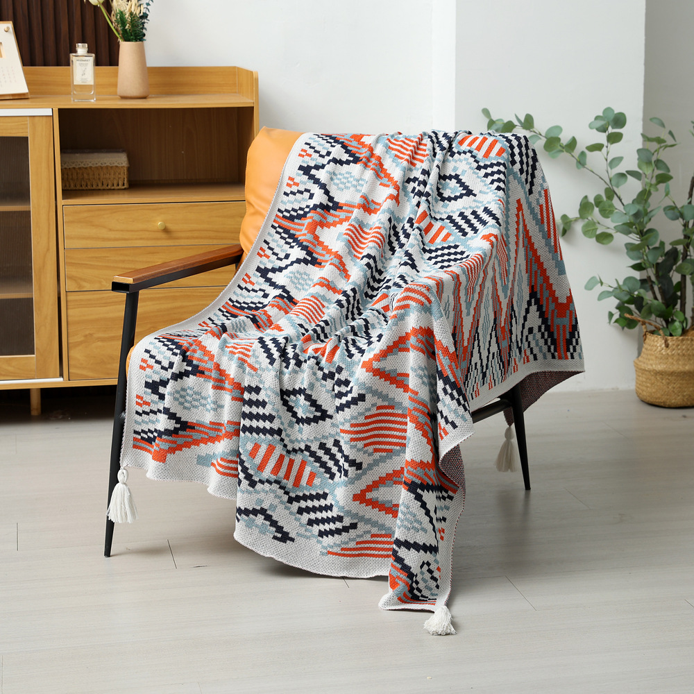 V888-ELOSUNG28784-202505231131-00 Red-blue Bohemian Knitted Sofa Blanket, 130 x 170 cm, 900g, Ideal for Hotel and Nap Use - Image 1