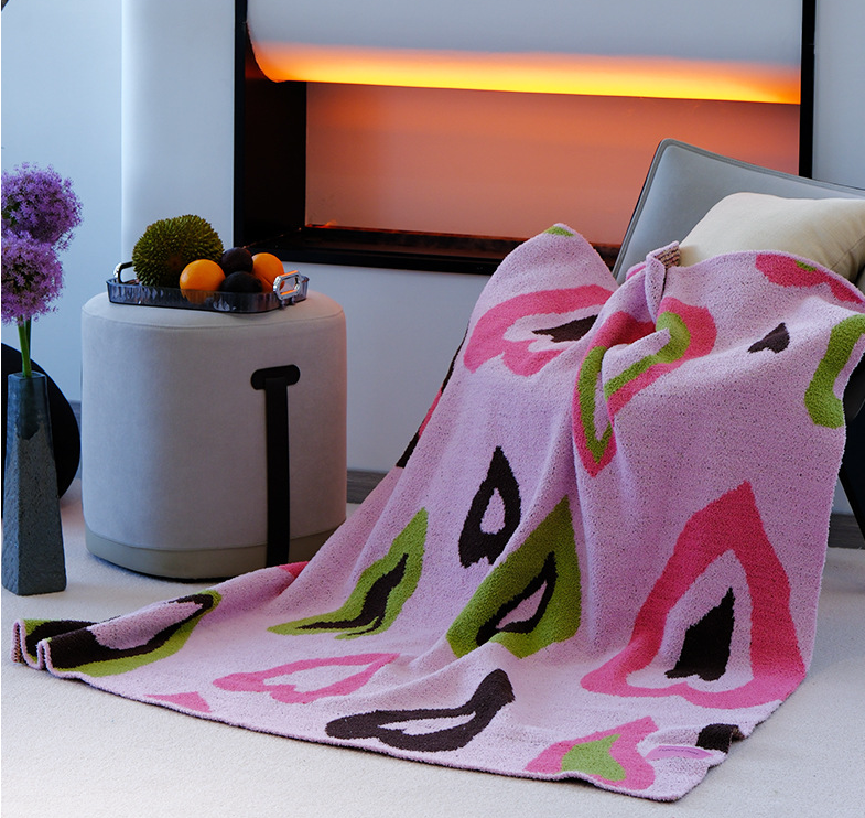 V888-ELOSUNG28801-202505231225-00 Pink Luxurious Chunky Knit Throw Blanket - Cozy & Thick Sofa Accent - 136 x 130cm (920g) - Image 1