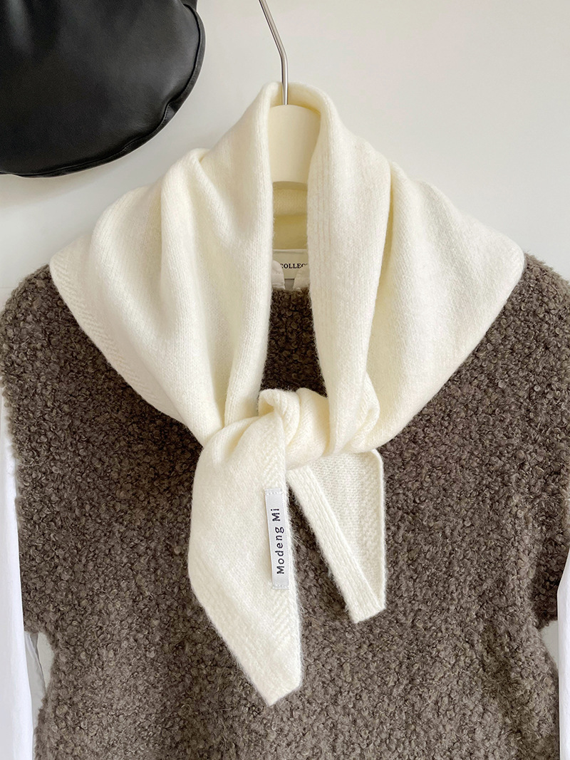 V888-ELOSUNG28872-202505231145-00 White Chic Wool Blend Knit Triangle Scarf - Versatile & Warm Fashion Accessory - 105 x 35cm - Image 1