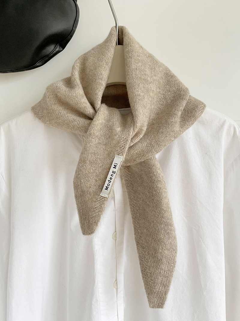 V888-ELOSUNG28875-202505231147-00 Khaki Chic Wool Blend Knit Triangle Scarf - Versatile & Warm Fashion Accessory - 105 x 35cm - Image 1