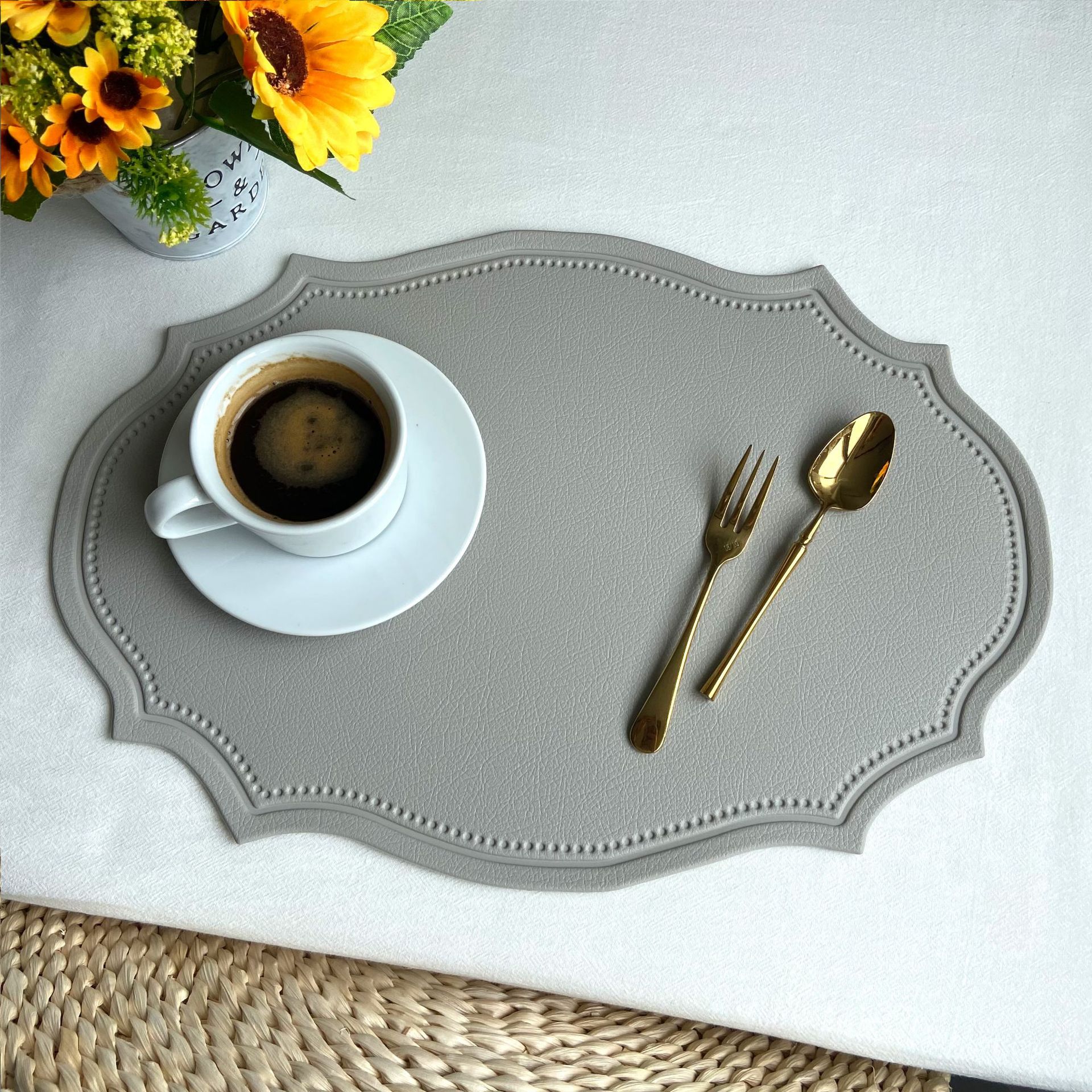 V888-ELOSUNG31281-202505301208-00 4 pcs Retro Faux Leather Placemat - Waterproof & Oil-Proof Dining Table Mat (Light grey) - Image 1