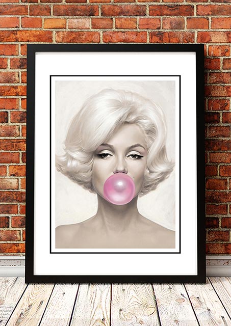 V967-MM0441-A2-202504140907-00 Marilyn Monroe 'Bubblegum' Framed Poster! - Framed A2 - Image 1