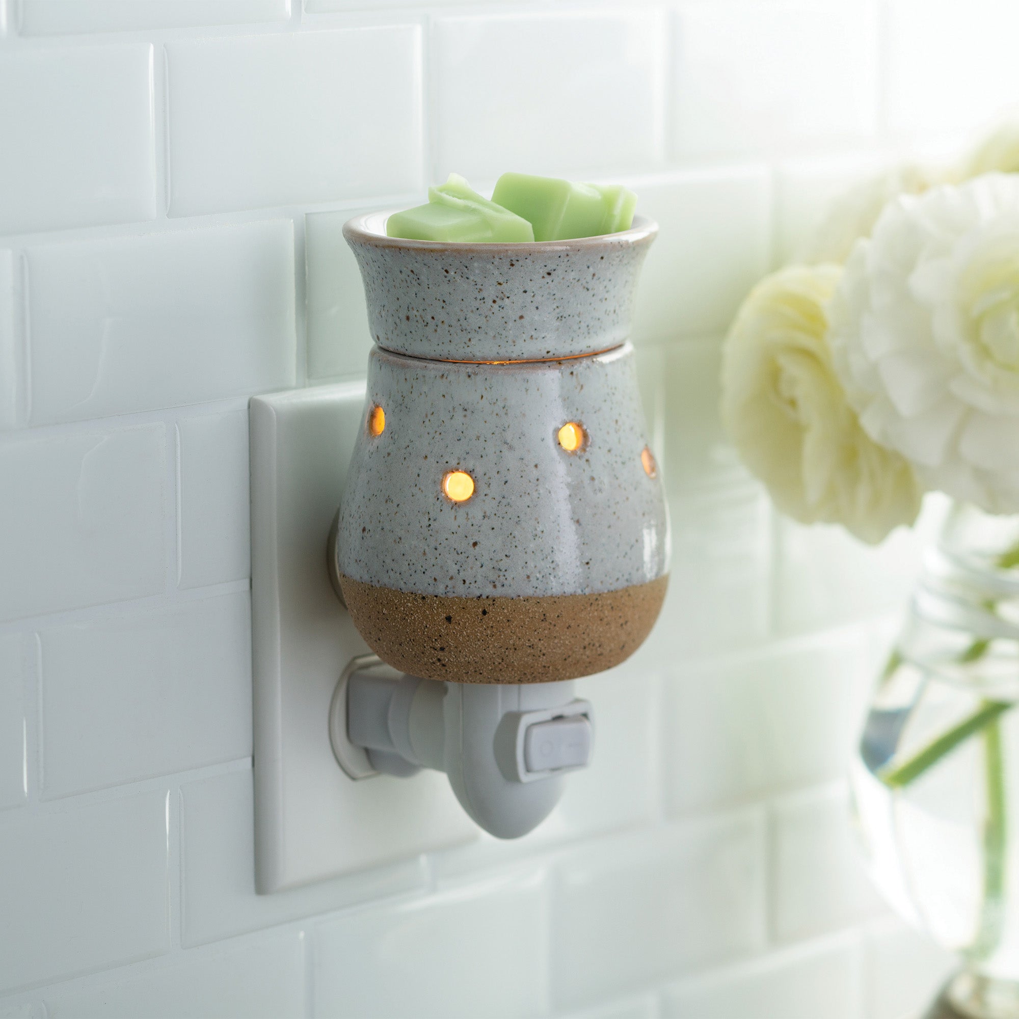V1049-PIRWH-202508141710-00 Rustic White Pluggable Warmer - Image 1