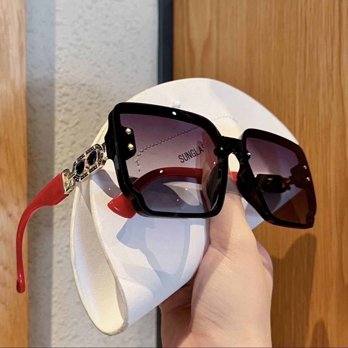 V1107-MJ004-WINEREDGRAY-202509231834-00 UV400 protective sunglasses can protect against ultraviolet rays and easily control various wearing styles. Cross-border explosions are discounted in a limited time! - Image 1