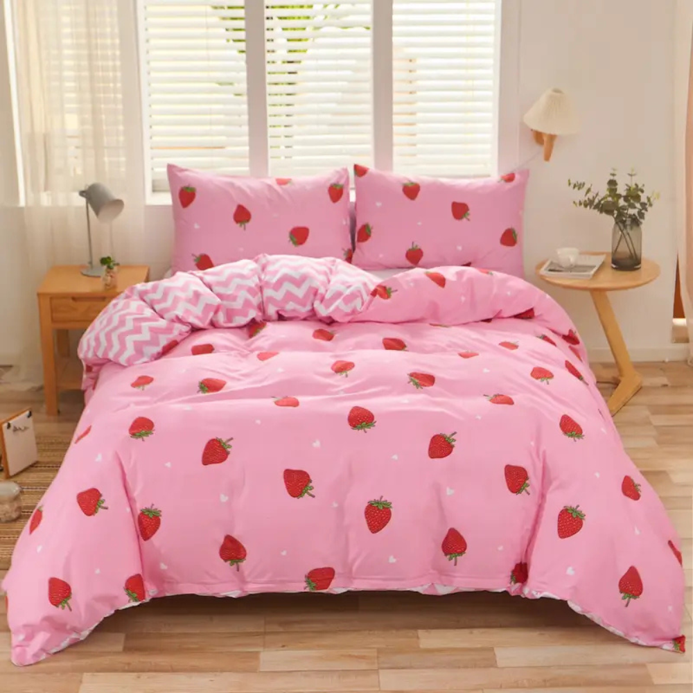 V535-QC-STRAWBERRY-DREAM-K-202508221330-00 Dreamfields - Strawberry Dream Quilt Cover Set - (3pcs, King Size) - Image 1