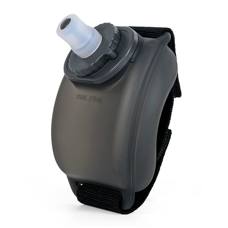 V888-ELOSUNG29793-202506190653-00 Wearable Sports Wrist Water Bottle - 200ml BPA-Free Silicone Flask with Adjustable Strap & Bite Valve(Black) - Image 1