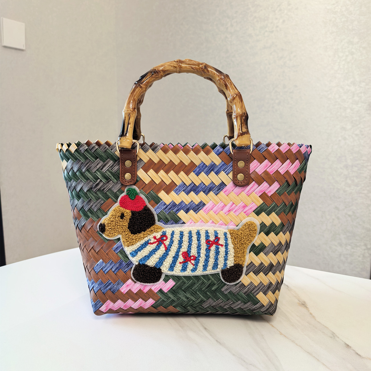 V888-ELOSUNG33277-202506190713-00 Dachshund Vintage Striped Dachshund Woven Tote Bag - Stylish Hand-Carry Beach Bag for Women - Image 1