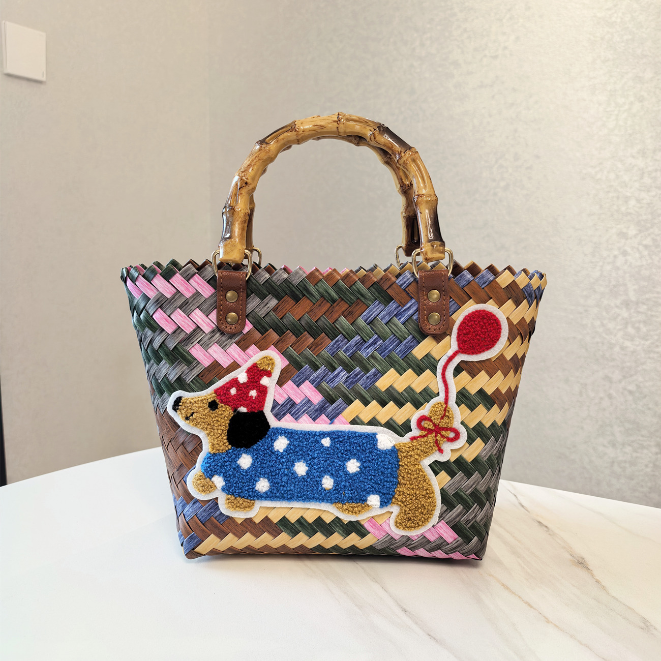 V888-ELOSUNG33279-202506190715-00 Red Balloon Dog Vintage Striped Dachshund Woven Tote Bag - Stylish Hand-Carry Beach Bag for Women - Image 1
