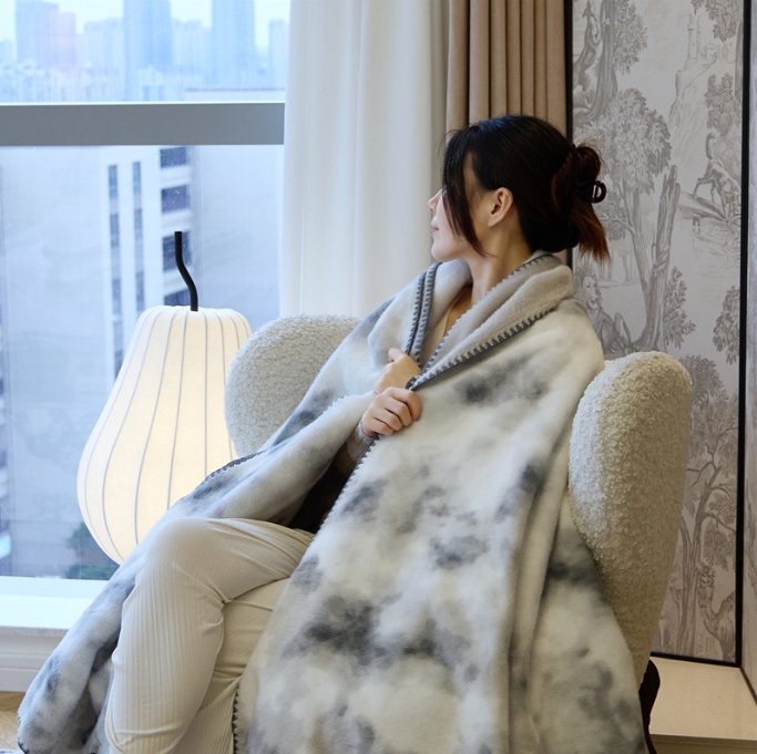 V888-ELOSUNG34285-202506250947-00 Grey Luxury Mink Velvet Ink Print Blanket - High-Quality Warmth for Your Home(150*200cm) - Image 1