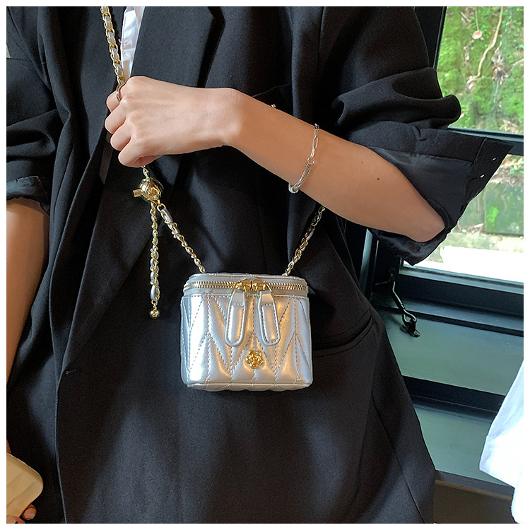 V888-ELOSUNG36415-202509050921-00 Silver Chic Quilted Mini Box Crossbody Bag - Luxury Style Chain Purse for Women - Image 1